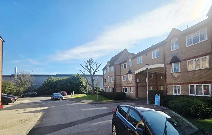 1 Bedroom Flat To Rent In Parkside, EN8