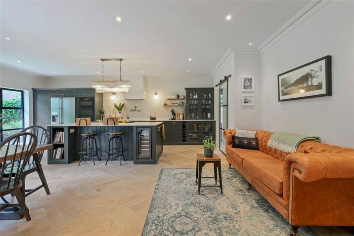 5 Bedroom Detached House For Sale In Beechwood Avenue, Weybridge, Surrey, KT13