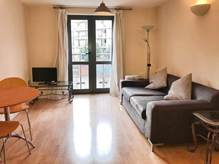 1 Bedroom Flat To Rent In City Walk, Leeds, West Yorkshire, LS11