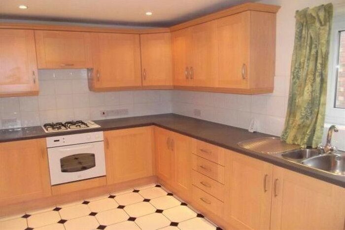 2 Bedroom Flat To Rent In High Street, Tonbridge, TN9