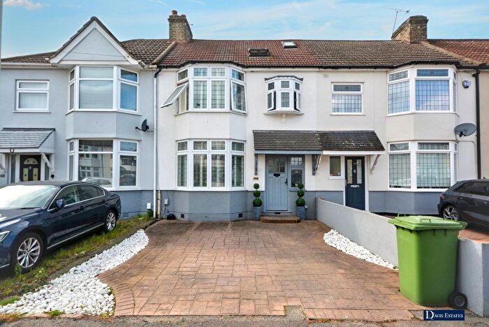 4 Bedroom Terraced House For Sale In Harwood Avenue, Ardleigh Green, Hornchurch, RM11