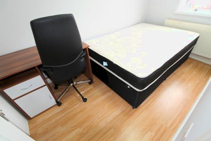 4 Bedroom Flat To Rent In Quinton Parade, Cheylesmore, Coventry, CV3