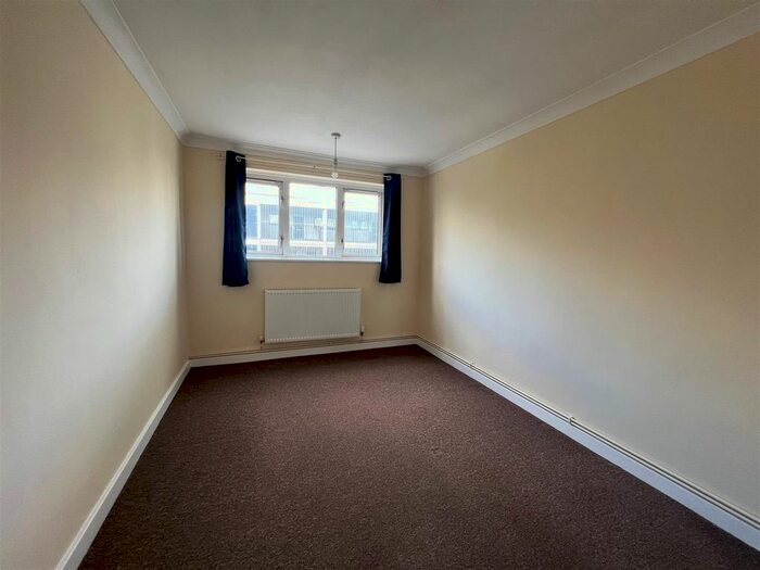 2 Bedroom Flat To Rent In Queen Street, Gravesend, DA12