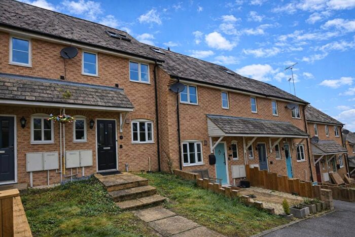 3 Bedroom Town House For Sale In Harrisons Walk, Thrapston, NN14