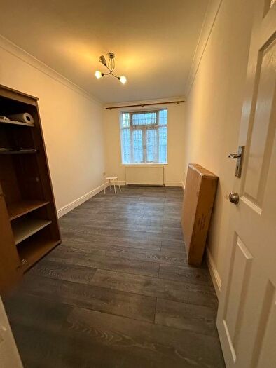 Studio To Rent In Manor Drive, Wembley, HA9
