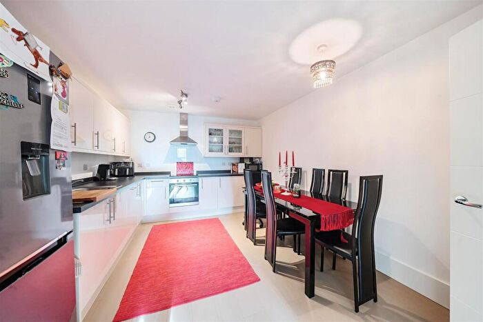 2 Bedroom Flat For Sale In Lime Street, Bedford, MK40