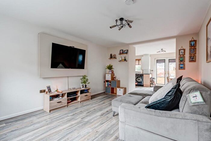 2 Bedroom Flat For Sale In King Street, Hoyland, Barnsley, S74