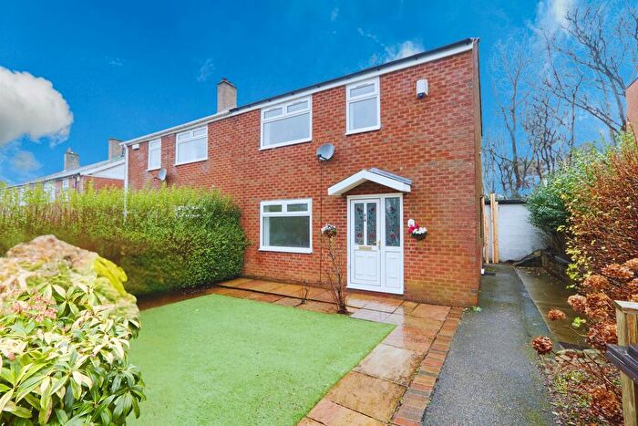 3 Bedroom Semi Detached House For Sale In Tinshill Mount, Leeds, LS16