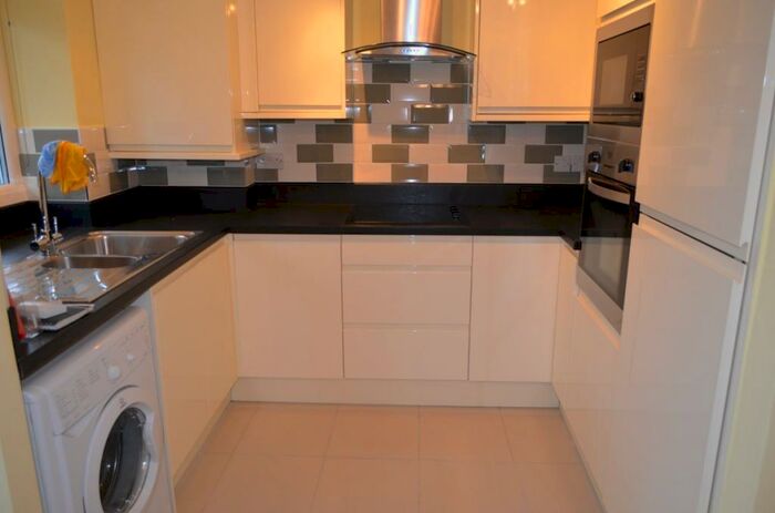 2 Bedroom Flat To Rent In Duncan Court, Winchmore Hill, N21