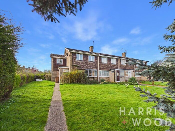 4 Bedroom Semi Detached House For Sale In Linnet Drive, Chelmsford, CM2