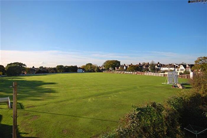 2 Bedroom Flat To Rent In Woodedge Close, North Chingford, E4