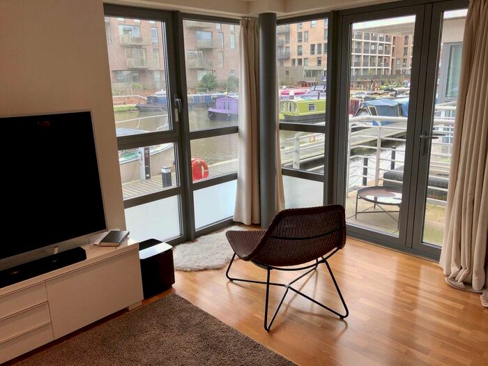 2 Bedroom Flat To Rent In Moorings House, Tallow Road, TW8