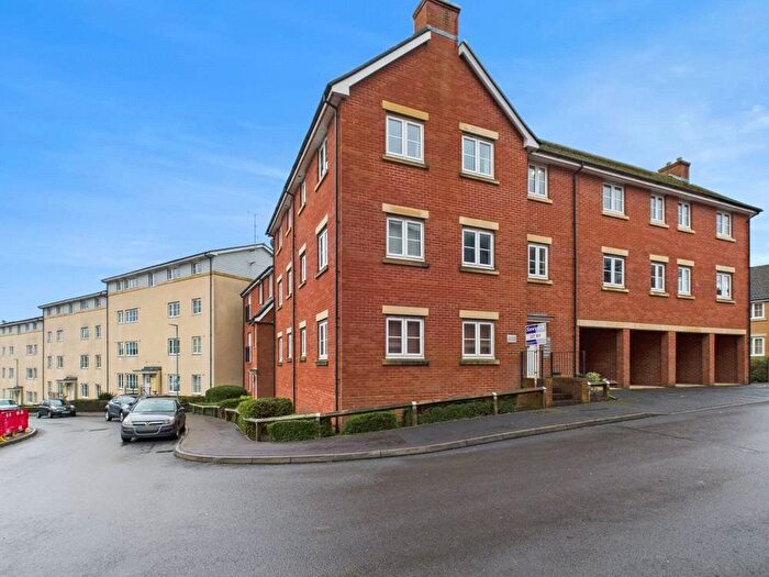 2 Bedroom Flat For Sale In Jack Russell Close, Stroud, Gloucestershire, GL5