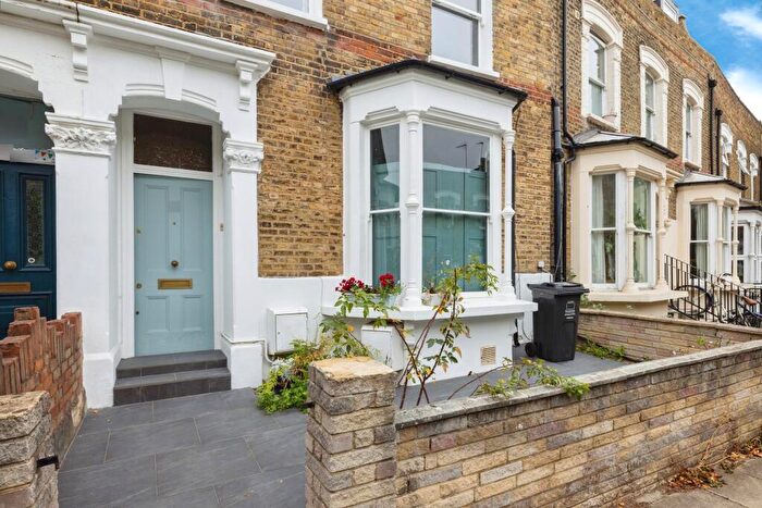 3 Bedroom Apartment To Rent In Foulden Road, London, N16