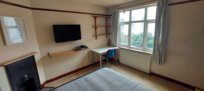 3 Bedroom Terraced House For Sale In Havelock Road, Luton, LU2