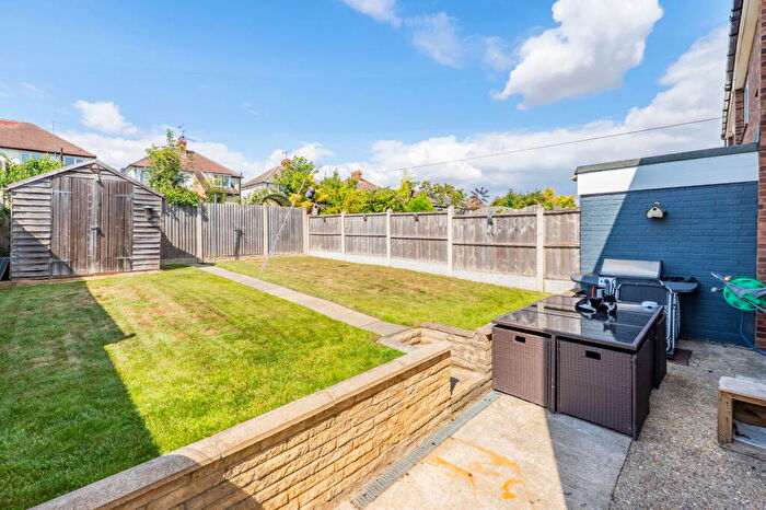 3 Bedroom Semi-Detached House For Sale In High Beech Road, Sundon Park, LU3