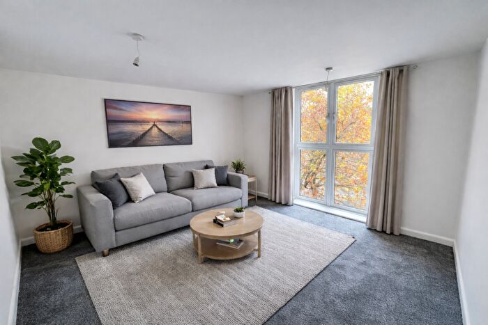 2 Bedroom Flat To Rent In Chardlace Walk, Nottingham, NG1