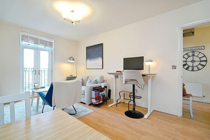 1 Bedroom Flat For Sale In Main Street, Shirley, Solihull, B90