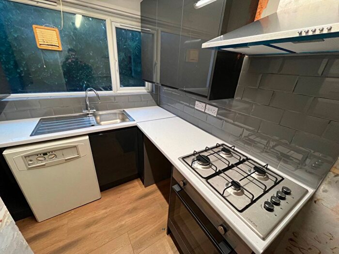 2 Bedroom Flat To Rent In West End Road, Southampton, SO18