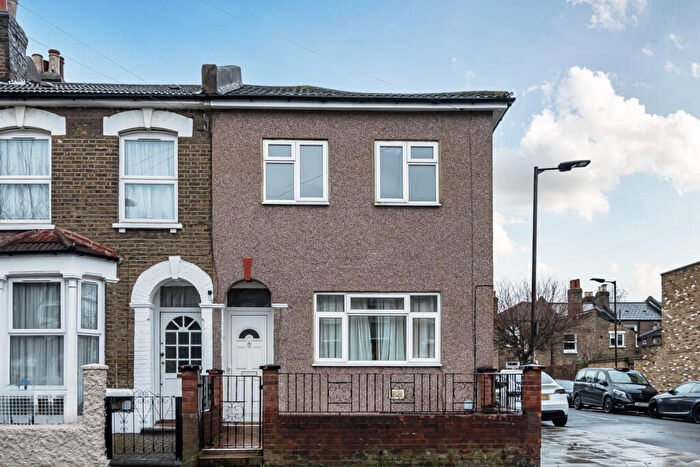 4 Bedroom Semi Detached House For Sale In Brayards Road, Peckham, London, SE15