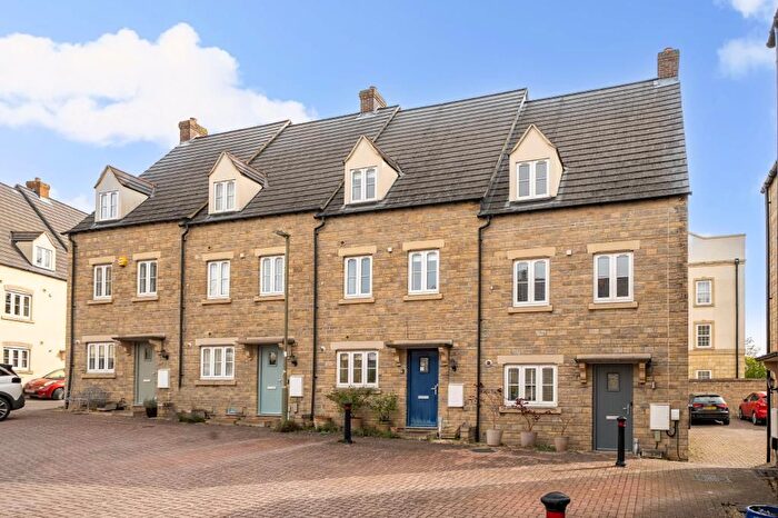 3 Bedroom End Of Terrace House For Sale In Buttercross Lane, Witney, OX28