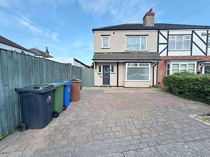 3 Bedroom Semi-Detached House For Sale In Kelham Road, Grimsby, N.E. Lincs, DN32
