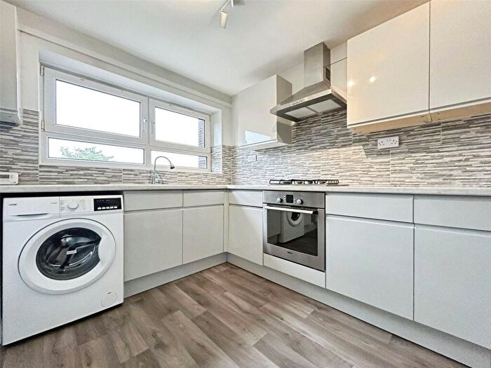 3 Bedroom Maisonette For Sale In The Square, Bracknell, Berkshire, RG12