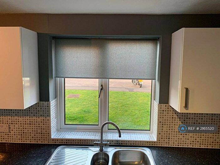 2 Bedroom Flat To Rent In Chelwood Close, Chippenham, SN14