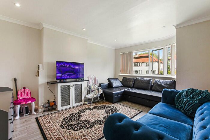 2 Bedroom Flat To Rent In Vaughan Gardens, Ilford, IG1