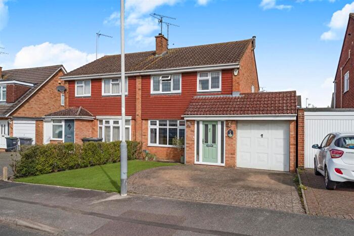 3 Bedroom Semi-Detached House For Sale In Turnpike Drive, Luton, LU3