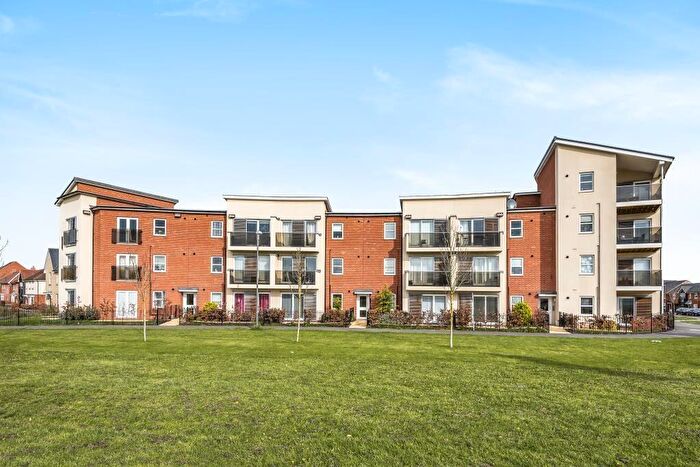 2 Bedroom Flat For Sale In Pondecroft, Aylesbury, Buckinghamshire, HP18