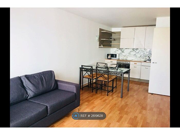 2 Bedroom Flat To Rent In Arizona Building, London, SE13