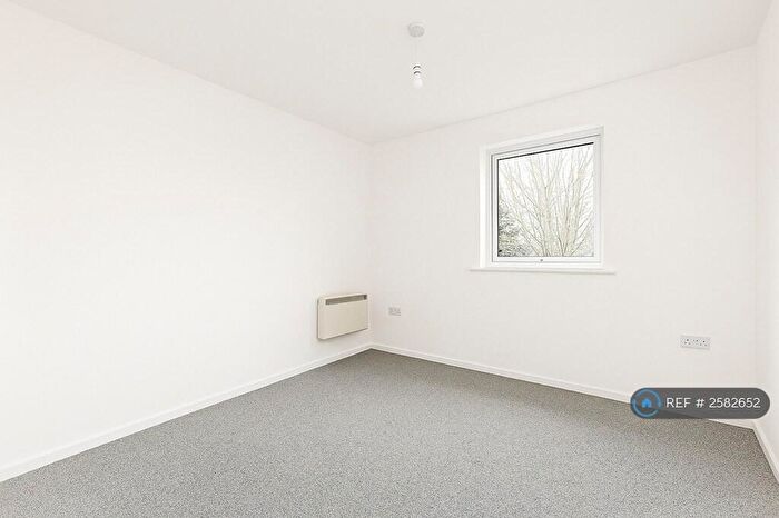 2 Bedroom Flat To Rent In Prescott Court, Worsley, Manchester, M28
