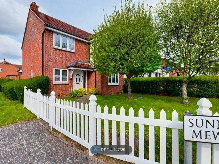 4 Bedroom Detached House To Rent In Sunny Mews, Romford, RM5