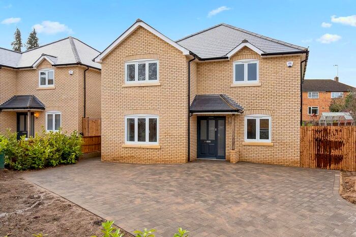 4 Bedroom Property To Rent In Watermill Lane, Hertford SG14