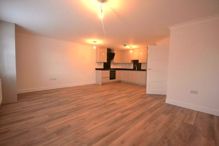 2 Bedroom Apartment To Rent In Wokingham Road, Reading, RG6