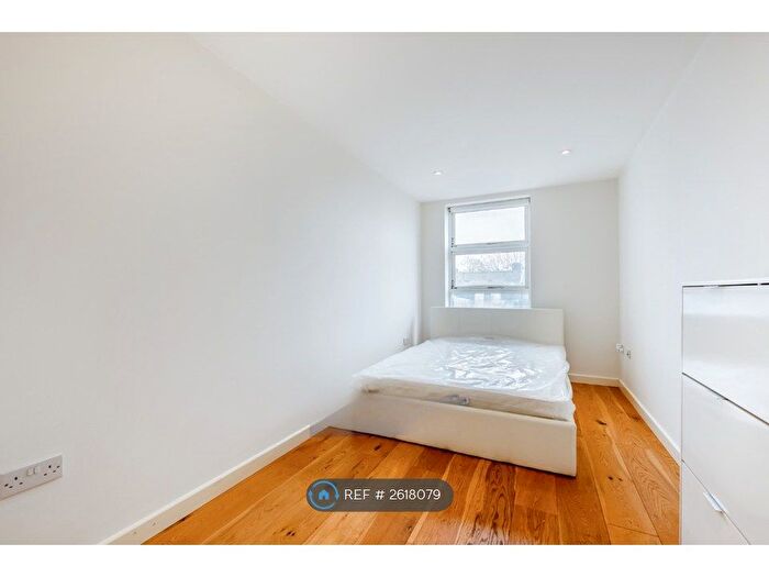1 Bedroom Flat To Rent In Bethwin Road, London, SE5