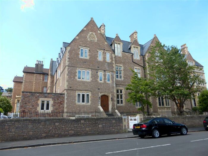 2 Bedroom Apartment To Rent In College Fields, Clifton, Bristol, BS8