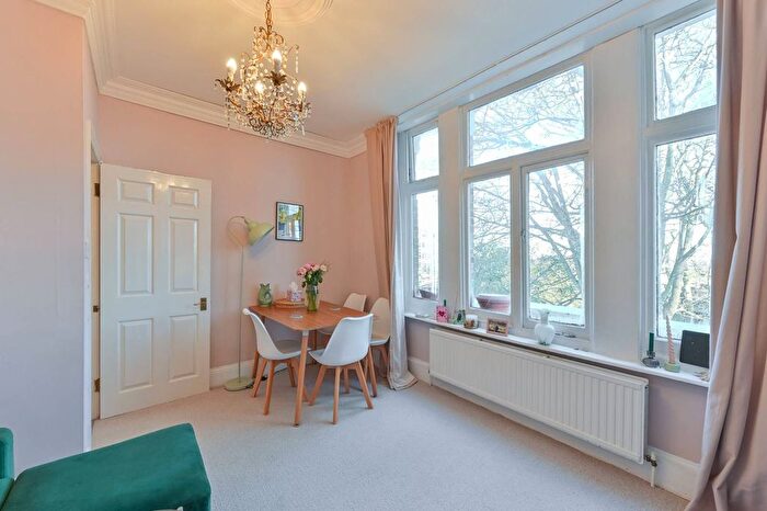 2 Bedroom Flat For Sale In Cintra Park, Crystal Palace, London, SE19