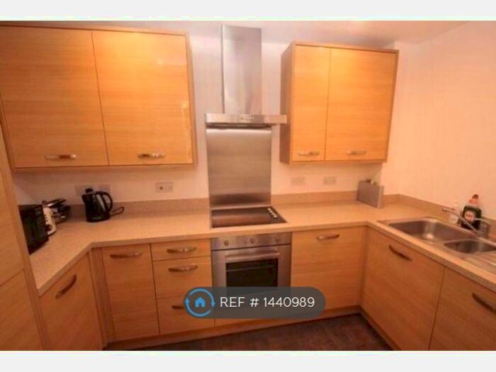 2 Bedroom Flat To Rent In Piazza House, Tonbridge, TN9