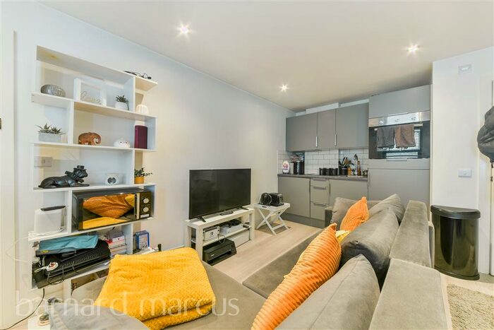 Studio To Rent In Spencer Road, East Molesey, KT8