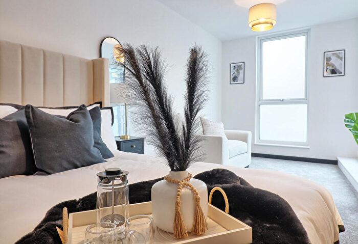 1 Bedroom Apartment For Sale In High Street, Wickford, Essex, SS12