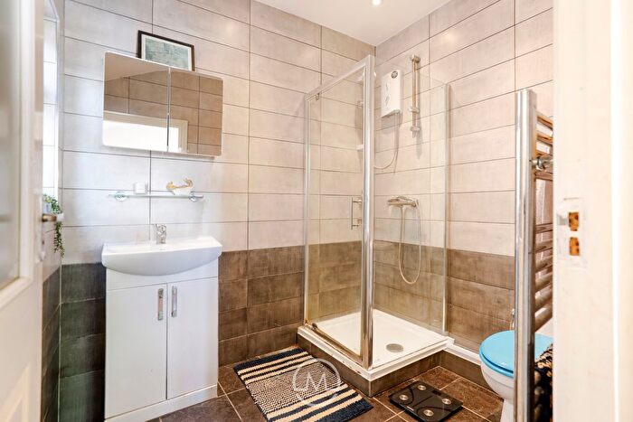 5 Bedroom Semi-detached House To Rent In Elmcroft Crescent, North Harrow, HA2