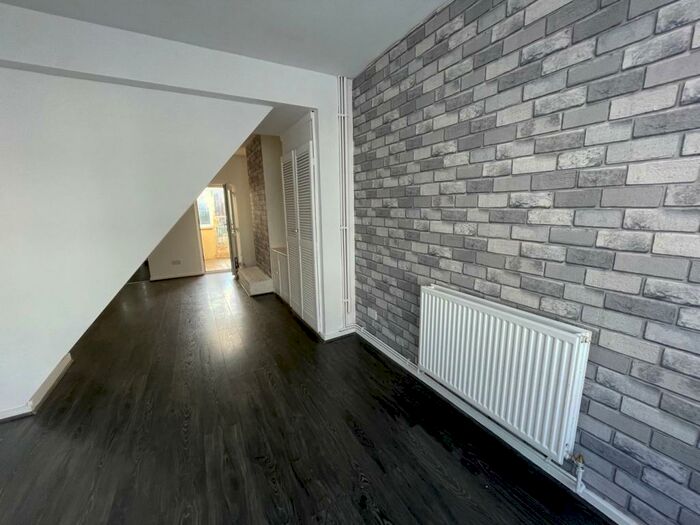 3 Bedroom Terraced House To Rent In Castle Road, Chatham, ME4