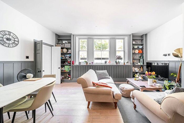 2 Bedroom Apartment For Sale In Oak Hill Park, London, NW3