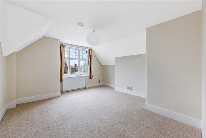 4 Bedroom Detached House For Sale In Spencer Road, Chiswick, London, W4