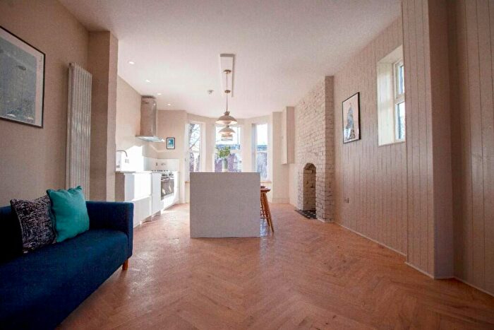 6 Bedroom Flat To Rent In Swinton Grove, Manchester, M13