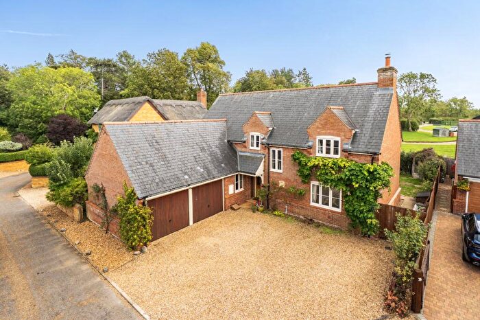 4 Bedroom Detached House For Sale In Turners Farm Close, Hannington, Northampton, Northamptonshire, NN6
