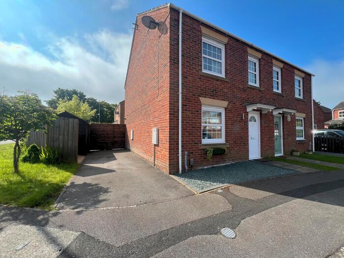 3 Bedroom Semi-Detached House To Rent In Post Mill Close, North Hykeham, LN6