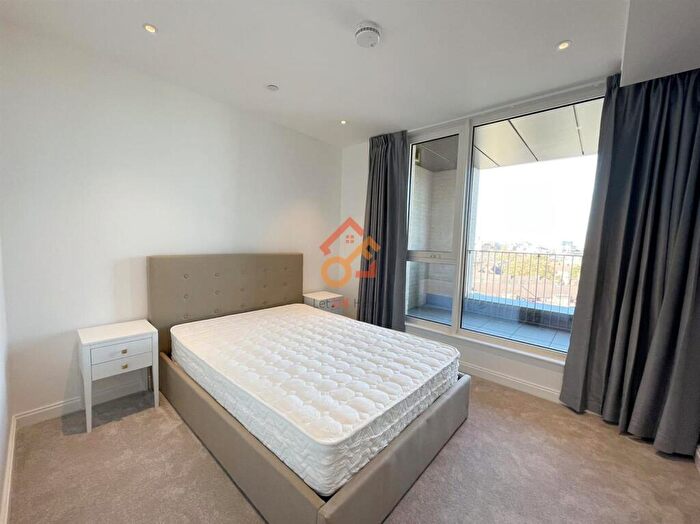 2 Bedroom Flat To Rent In Phoenix Court, Kennington Lane, London, SE11